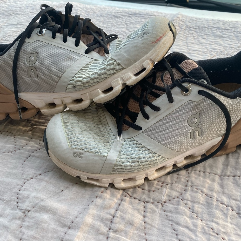 ON Running Shoes Women’s